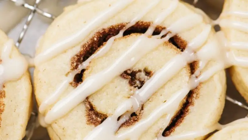 Cinnamon Roll Cookies with Icing