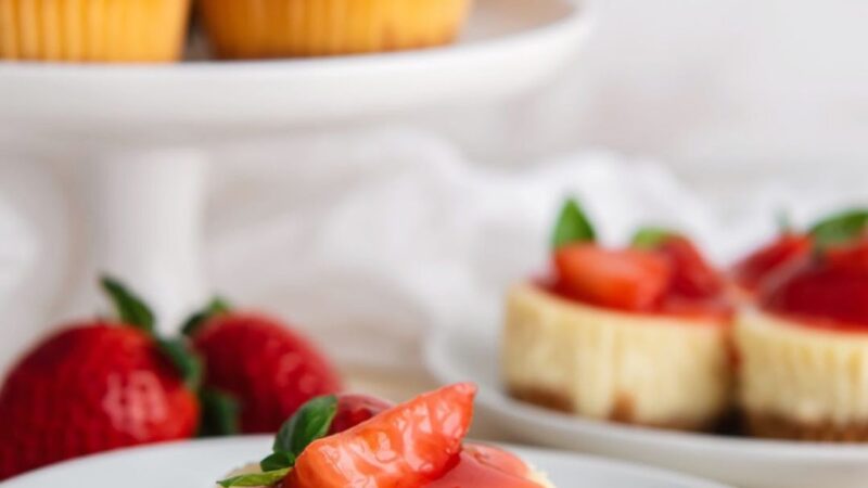 Mini Cheesecakes with Graham Cracker Crust