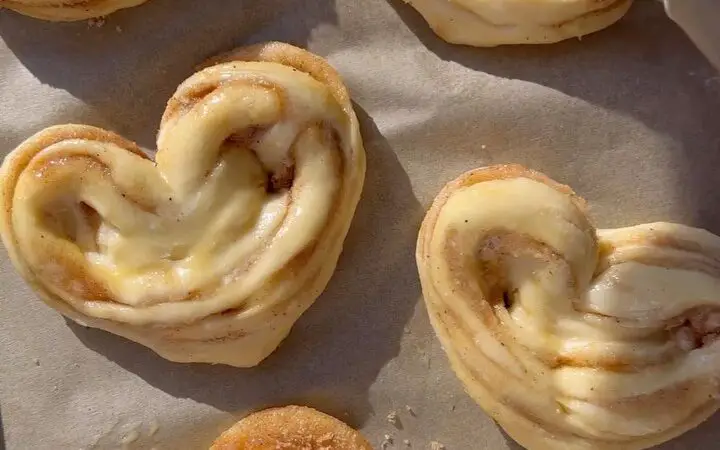 Chai-Flavored Heart Rolls with Vanilla Icing