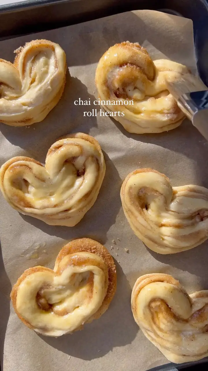 Chai-Flavored Heart Rolls with Vanilla Icing