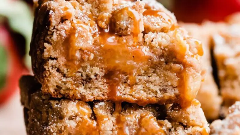 Caramel Apple Crumb Cake