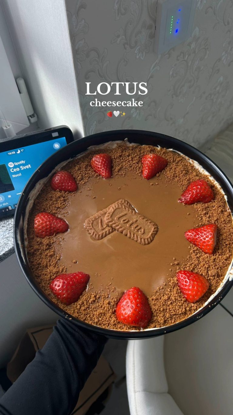 Lotus Cheesecake with Strawberry Topping